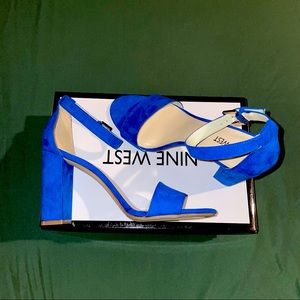 💙New with box - Nine West Vibrant Blue Heels💙